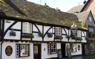 Should You Tip in a Pub in England?