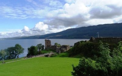 Scotland: Urquhart Castle, weddings and monsters!